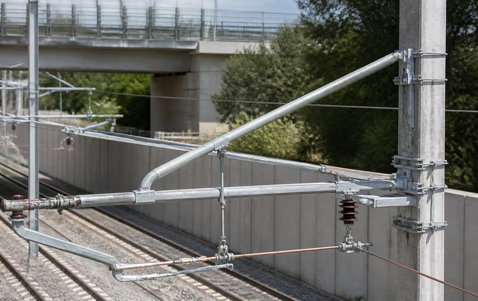 Detailed overhead contact system cantilever, insulators and registration hardware
